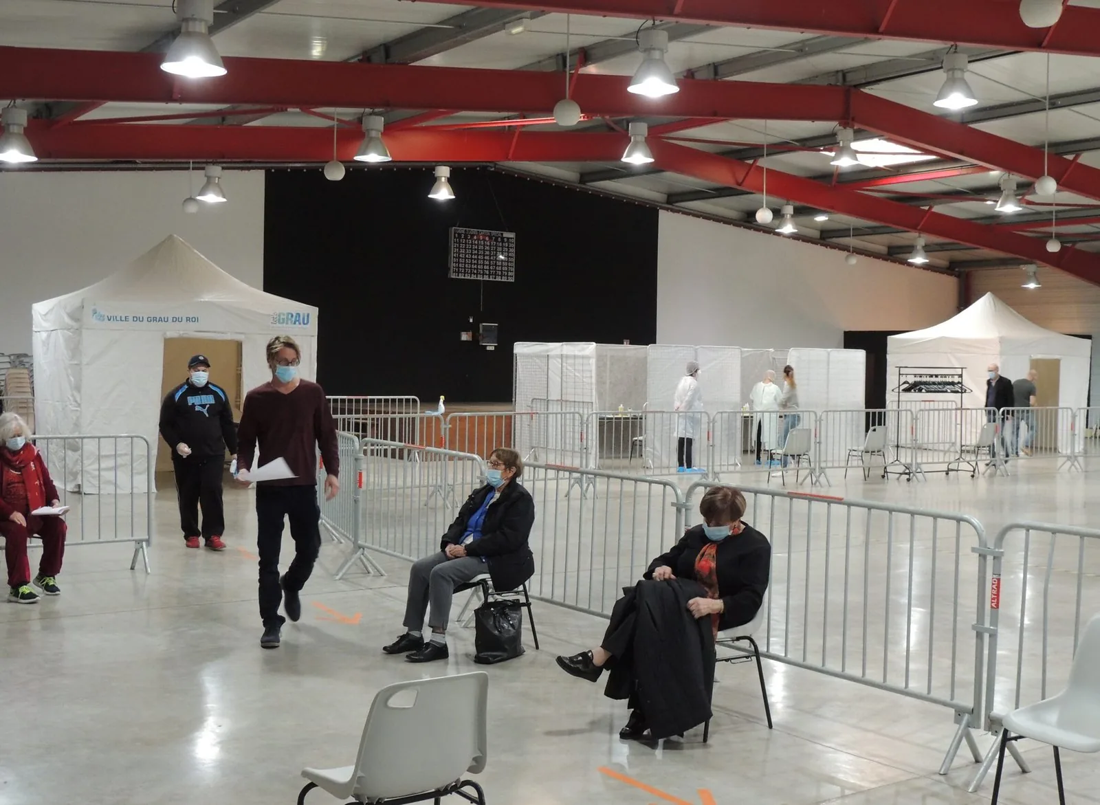 Photo de Centre de vaccination Terre de Camargue, salle Carrefour 2000